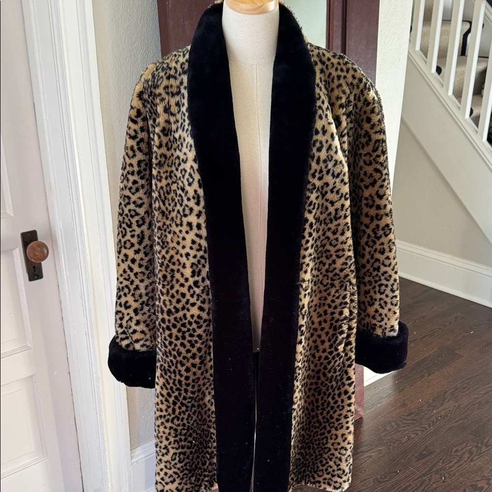 Epic vintage Leopard Print Faux Fur teddy Coat with Black Trim
